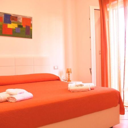 Bed & Breakfast Domus Pepe Scalea Bagian luar foto