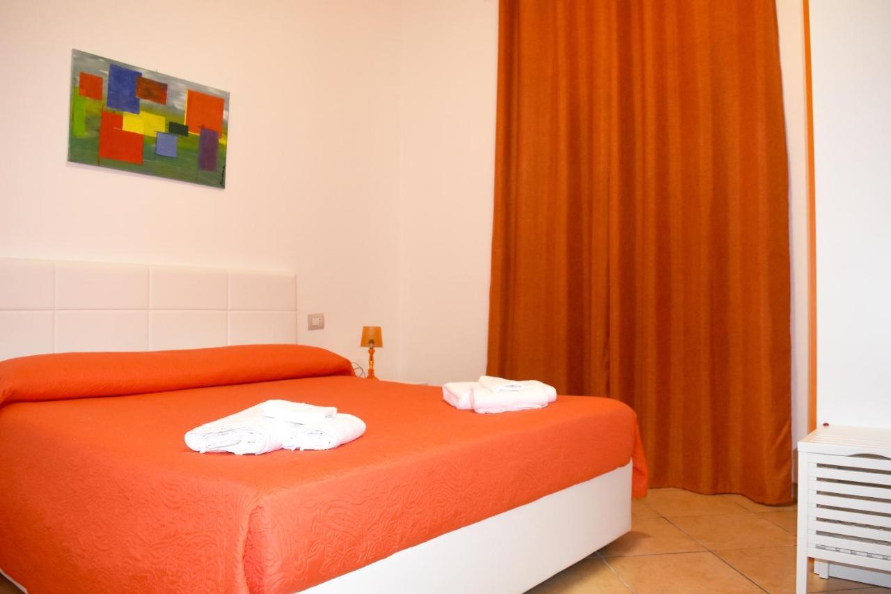 Bed & Breakfast Domus Pepe Scalea Bagian luar foto
